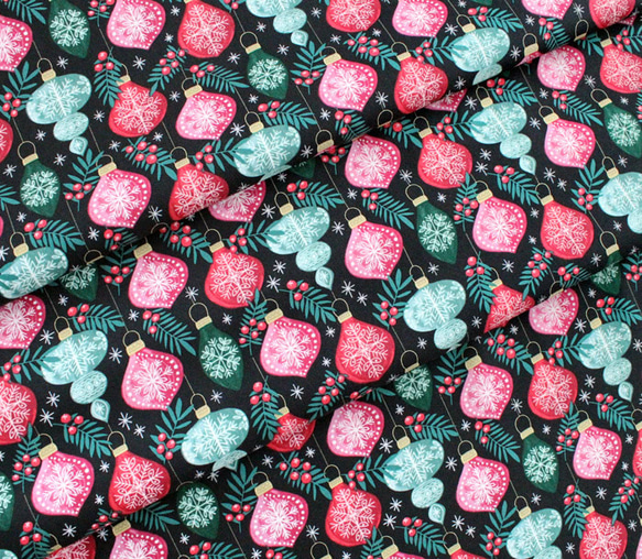 カットクロス Cloud9 Fabrics Winter Wonderland Berries & Baubles 5枚目の画像
