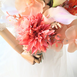 ブートニア付き  たくさんの蘭とカラーの気品溢れるブーケ      ウェディングブーケ 4枚目の画像