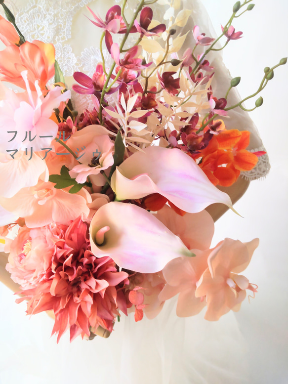 ブートニア付き  たくさんの蘭とカラーの気品溢れるブーケ      ウェディングブーケ 3枚目の画像
