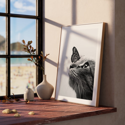 キュート ネコと蝶々 モノトーン  / インテリアポスター 海外アート / 4926 2枚目の画像