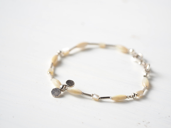 -Mother of pearl・Silver- bracelet 3枚目の画像