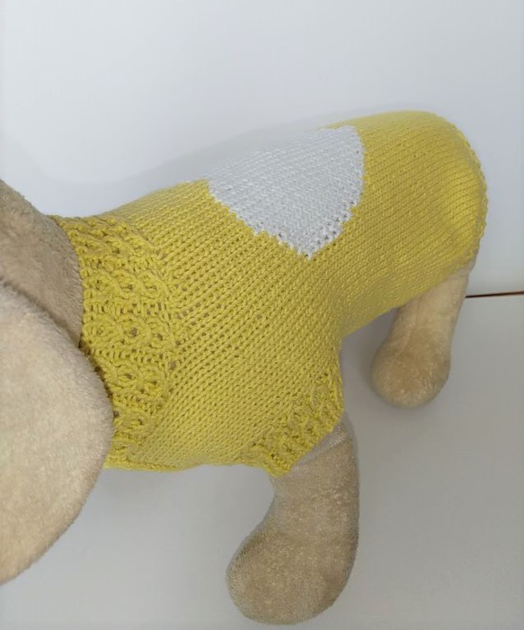 黄色の糸に白でハート柄を編み込んだドレスセーター(SS-2174） 3枚目の画像