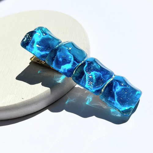 ヘアクリップ レジン 6.5cmオーバル 美しいマトリカリア 水色 ヘアクリップ レジン 6.5cmオーバル 美しいマトリカリア 水色