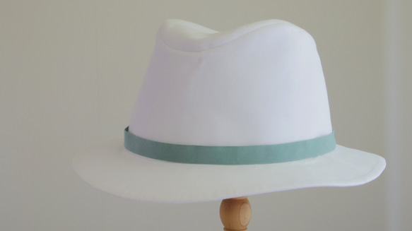 中折れ帽　レディース　コットン　白　グリーンリボン 3枚目の画像