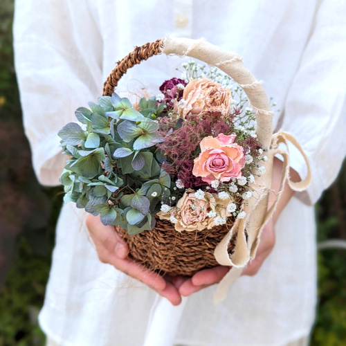 感謝価格】秋色あじさいと薔薇にかすみ草 ナチュラルなかご