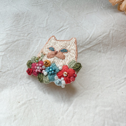 猫と花レトロフラワー刺繍ブローチ 3枚目の画像