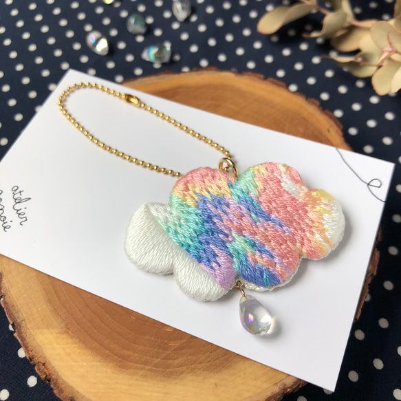 【幸運の前ぶれ】刺繍とオーロラしずくの彩雲バッグチャーム　no.1 9枚目の画像