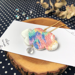 【幸運の前ぶれ】刺繍とオーロラしずくの彩雲バッグチャーム　no.1 3枚目の画像