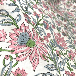 [50cm單位]白色粉紅色花灰葉印度手工塊印花布料紡織棉 第5張的照片
