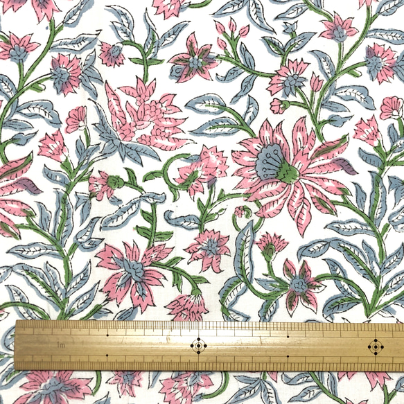 [50cm單位]白色粉紅色花灰葉印度手工塊印花布料紡織棉 第6張的照片