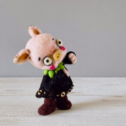 羊毛人形 踊るブー吉くん 羊毛フェルト Howakero（ほわケロ） 通販 