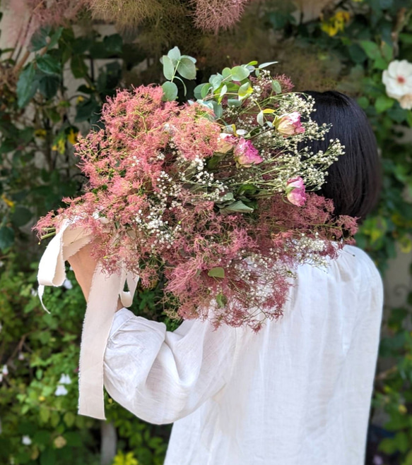 【予約販売】【早割】ローズ色のスモークツリーに薔薇とかすみ草のドライフラワースワッグ　ブーケ　花束　インテリア　レア 4枚目の画像