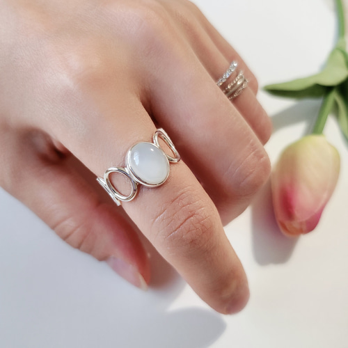 6月誕生石】ホワイトムーンストーン オーバル 10＊8mm シルバーリング