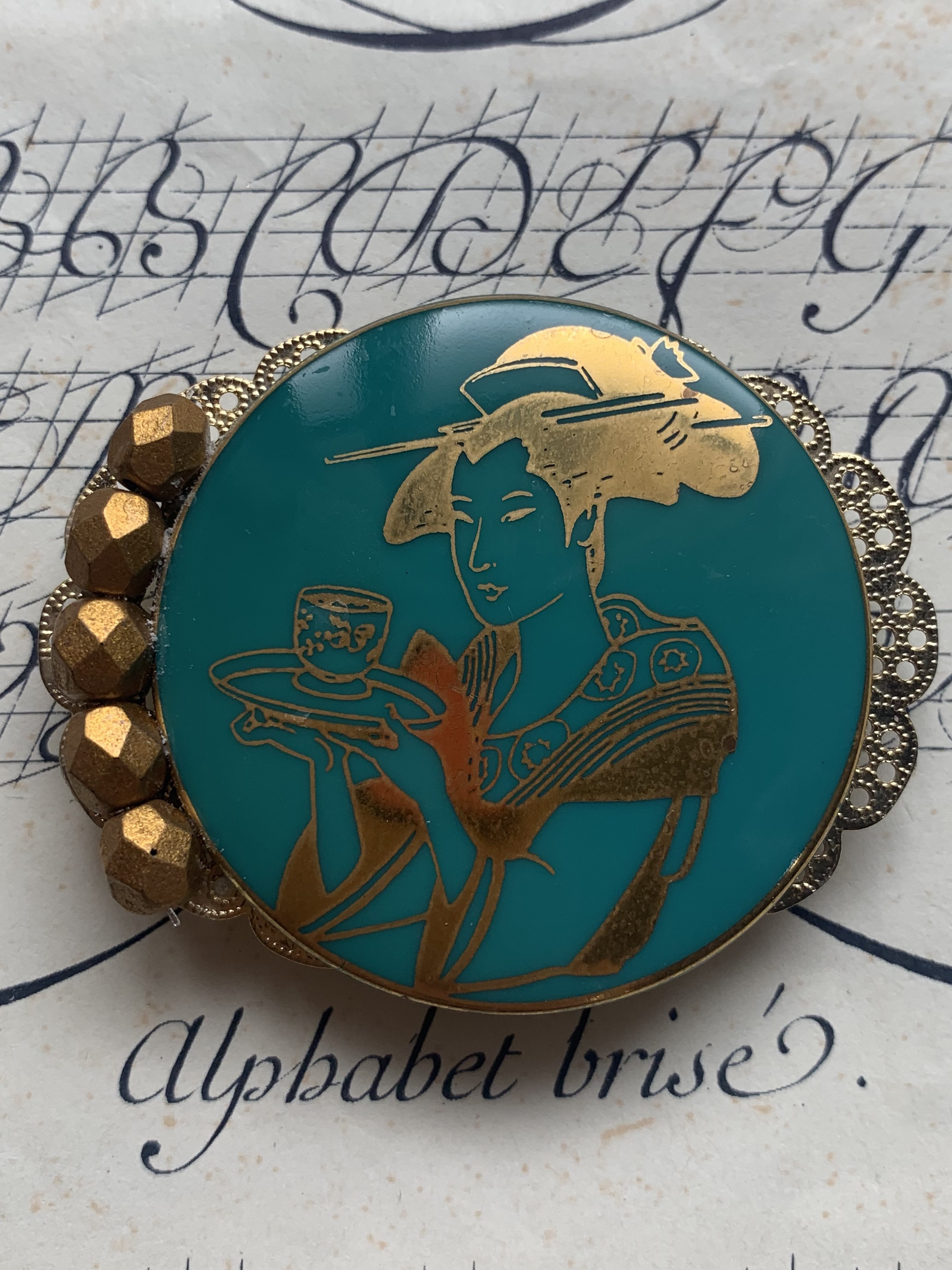 チェコガラスボタンのジャパネスクな帯留め「花魁浪漫」