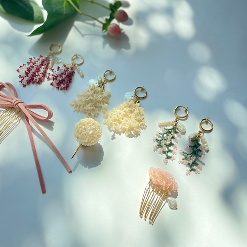 Hot air balloons over the sea ビーズ刺繍 Colorful hot air