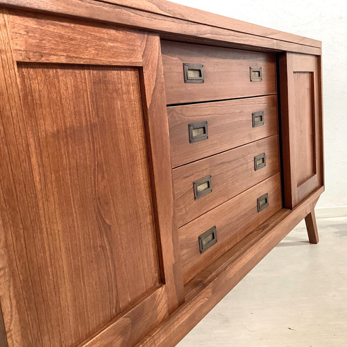 マホガニーサイドボード　ヴィンテージ　チェスト　箪笥　収納　脚つき　チーク　北欧 マホガニーサイドボード ヴィンテージ チェスト 箪笥 収納 脚