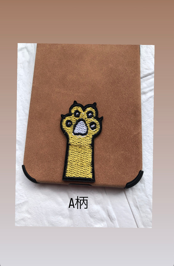 iphoneケース 猫の手刺繍ワッペン着き4種類スエード素材　TPU(ゴム)素材　スエード素材iphone10機種対応 2枚目の画像