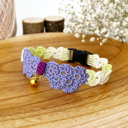 紫陽花カラーのリボン風＊猫用つけ襟　軽くてやわらかい手編みの猫首輪【サイズオーダータイプ】紫×緑のグラデーション 5枚目の画像
