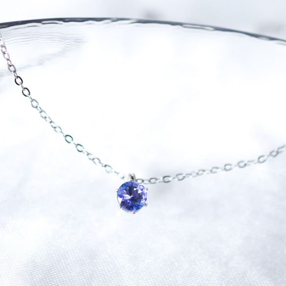 【天然石タンザナイトのシンプルな一粒ネックレス】青紫/5mm/サージカルステンレス/つけっぱなしok 9枚目の画像