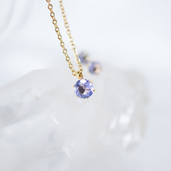 【天然石タンザナイトのシンプルな一粒ネックレス】青紫/5mm/サージカルステンレス/つけっぱなしok 7枚目の画像