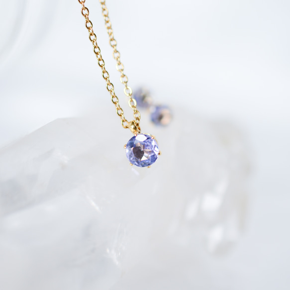 【天然石タンザナイトのシンプルな一粒ネックレス】青紫/5mm/サージカルステンレス/つけっぱなしok 7枚目の画像