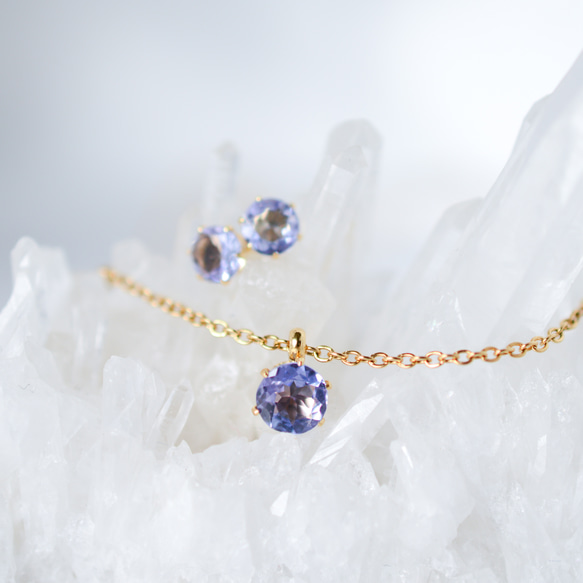 【天然石タンザナイトのシンプルな一粒ネックレス】青紫/5mm/サージカルステンレス/つけっぱなしok 5枚目の画像