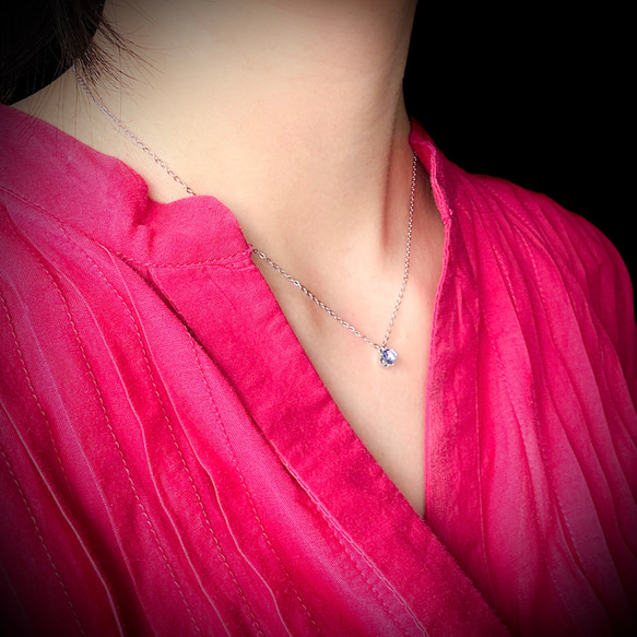 【天然石タンザナイトのシンプルな一粒ネックレス】青紫/5mm/サージカルステンレス/つけっぱなしok 12枚目の画像