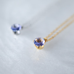 【天然石タンザナイトのシンプルな一粒ネックレス】青紫/5mm/サージカルステンレス/つけっぱなしok 2枚目の画像
