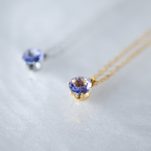 【天然石タンザナイトのシンプルな一粒ネックレス】青紫/5mm/サージカルステンレス/つけっぱなしok 2枚目の画像