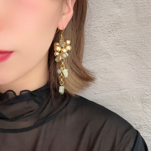 ゆれるピアス チェーン 大ぶりピアス 大人 カジュアル ビーズ