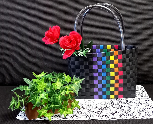 ✩.*˚みぽりん.:*♡です　プラかごバッグ　ハンドメイド　プラカゴ 天然木ハンドルのプラカゴバッグ Mサイズ ブラック 2WAY | iichi