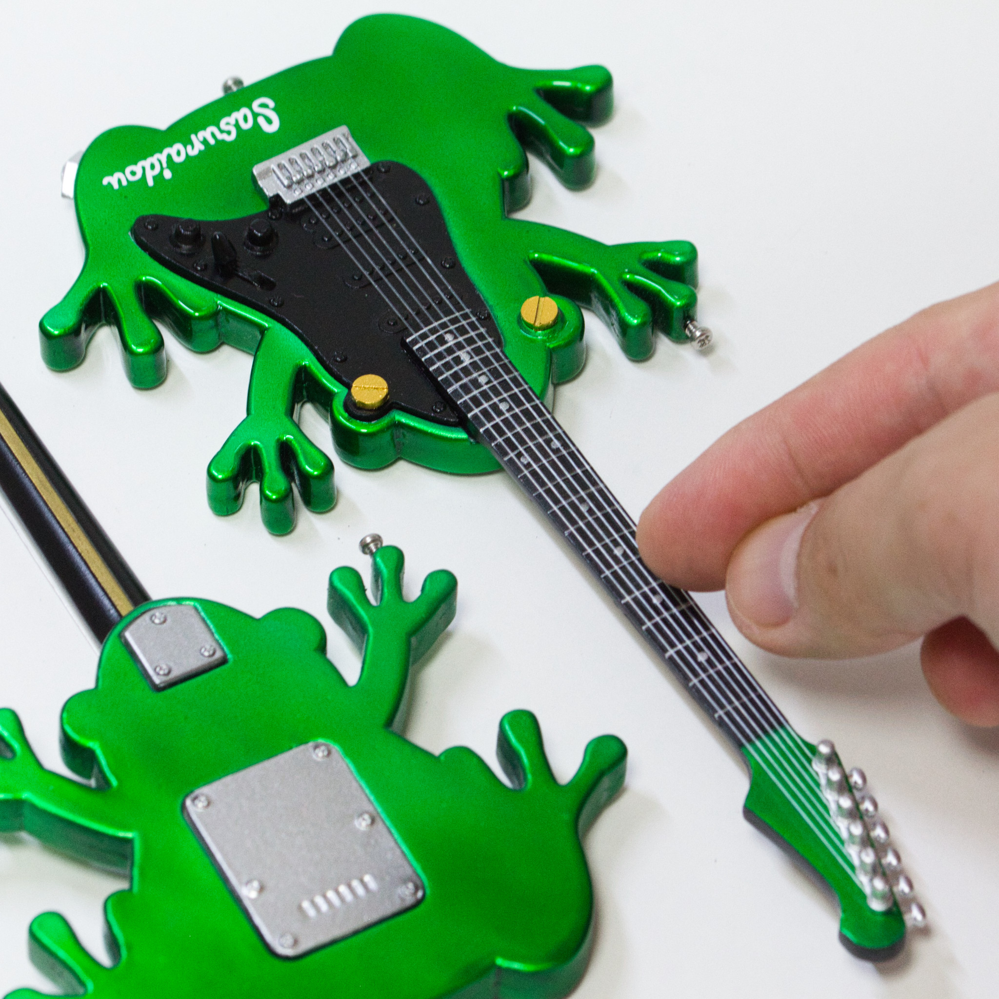 カエルの楽器　早い者勝ち(*^^*) Amazon.co.jp: PULABO ミニ木製鳴き声カエルギロ-フェアトレード