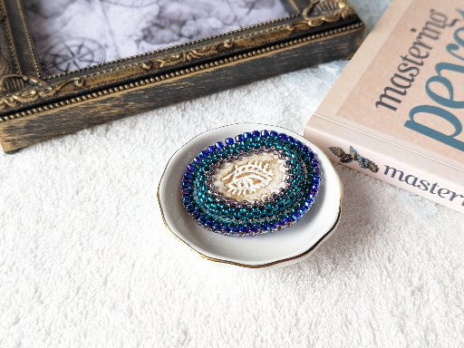 ブローチ　陶芸モチーフ　目