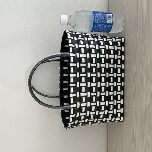 プラカゴ 黒x白 浅めLサイズ かご お買い物やお散歩 スパ ジム