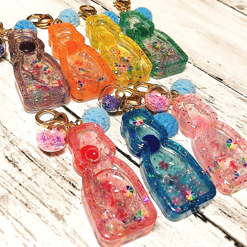 限​定​販​売​】 Summerソーダ トラ シャカシャカキーホルダー