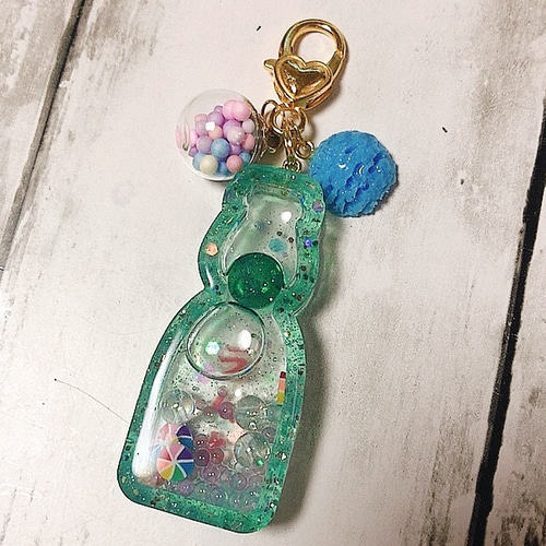 再入荷アイテム ラムネシェイカー◇シャカシャカキーホルダー ソーダ サイダー チャーム
