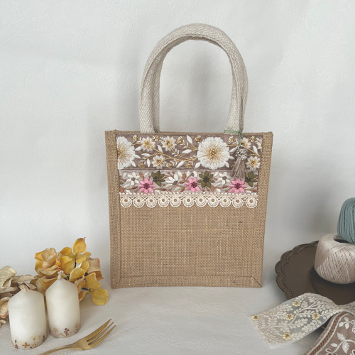 刺繍リボンとジュートバッグ(S)④ ハンドバッグ petit rabbit 通販 