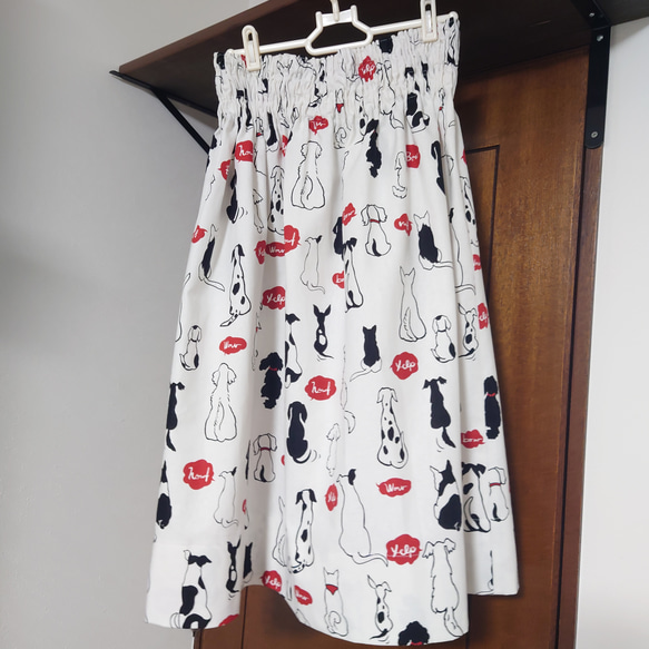 No.7 アニマル柄　後ろ姿犬柄ロングギャザースカート　オフホワイト✕レッド　ウエストゴム仕様　サイズ:フリー 5枚目の画像