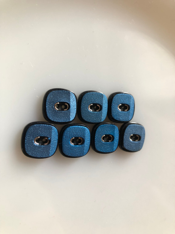 アンティーク ボタン 7個　ビンテージ 昭和 レトロ 個性的 ハンドメイド素材 日本製 ポップ アクセ ブルー　青 4枚目の画像