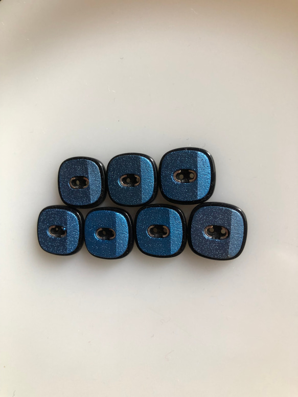 アンティーク ボタン 7個　ビンテージ 昭和 レトロ 個性的 ハンドメイド素材 日本製 ポップ アクセ ブルー　青 2枚目の画像