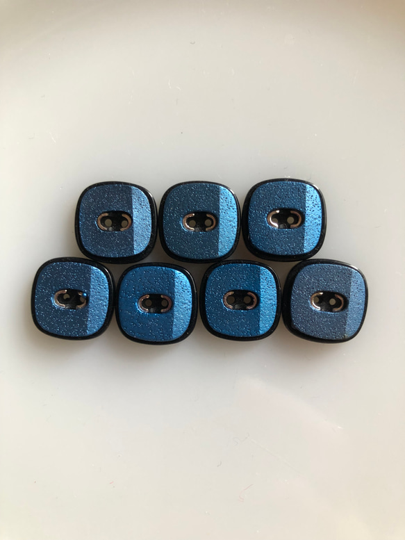 アンティーク ボタン 7個　ビンテージ 昭和 レトロ 個性的 ハンドメイド素材 日本製 ポップ アクセ ブルー　青 3枚目の画像