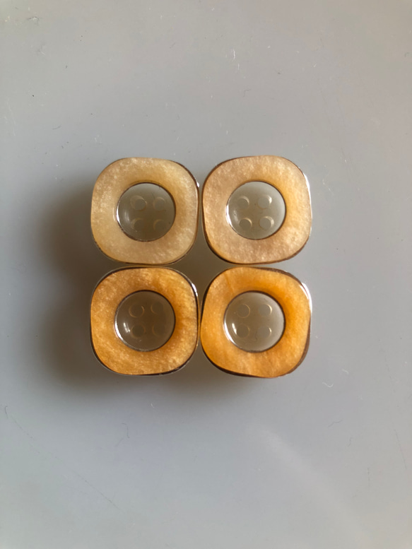アンティーク ボタン 4個　ビンテージ 昭和 レトロ 個性的 ハンドメイド素材 日本製 ポップ アクセ 飴　キャンディ 1枚目の画像