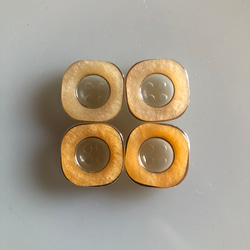 アンティーク ボタン 4個　ビンテージ 昭和 レトロ 個性的 ハンドメイド素材 日本製 ポップ アクセ 飴　キャンディ 2枚目の画像