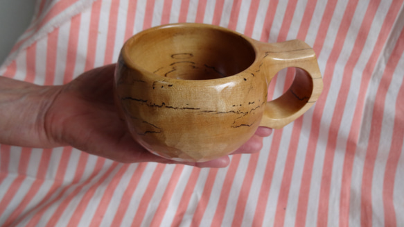 滲みのある栃の古木で作った一木彫りコーヒーカップ 1枚目の画像