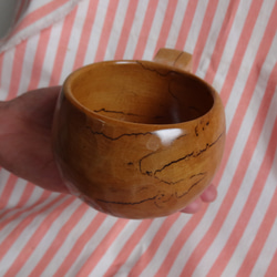 滲みのある栃の古木で作った一木彫りコーヒーカップ 2枚目の画像