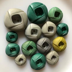 アンティーク ボタン 14個　ビンテージ 昭和 レトロ 個性的 ハンドメイド素材 日本製 ポップ アクセ まとめて 3枚目の画像