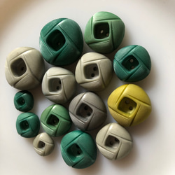アンティーク ボタン 14個　ビンテージ 昭和 レトロ 個性的 ハンドメイド素材 日本製 ポップ アクセ まとめて 2枚目の画像