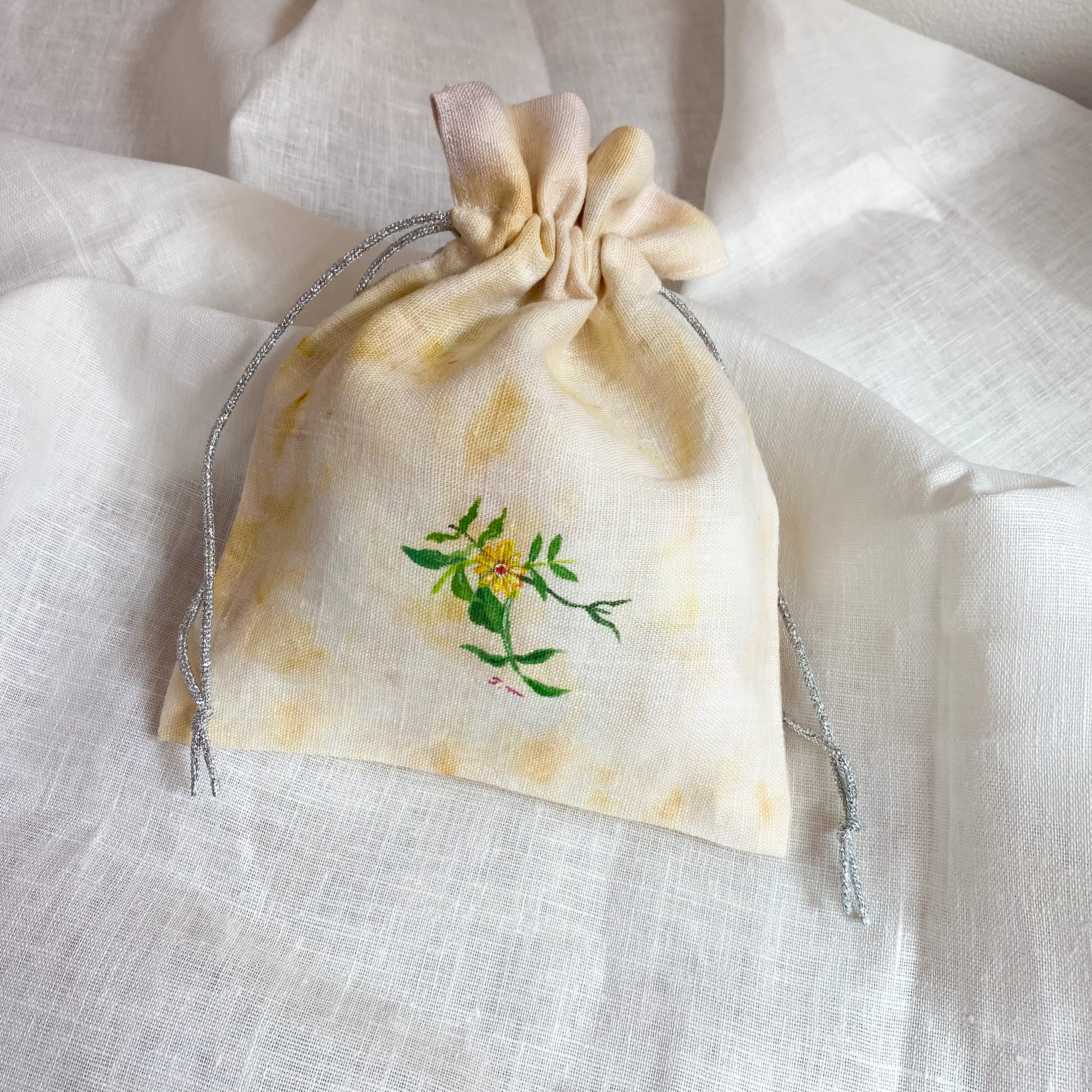 ハンドメイド　巾着袋　フリル巾着　女の子　花柄 植物染めとハンドペイントのフリル巾着 05 巾着袋 maritawa 通販