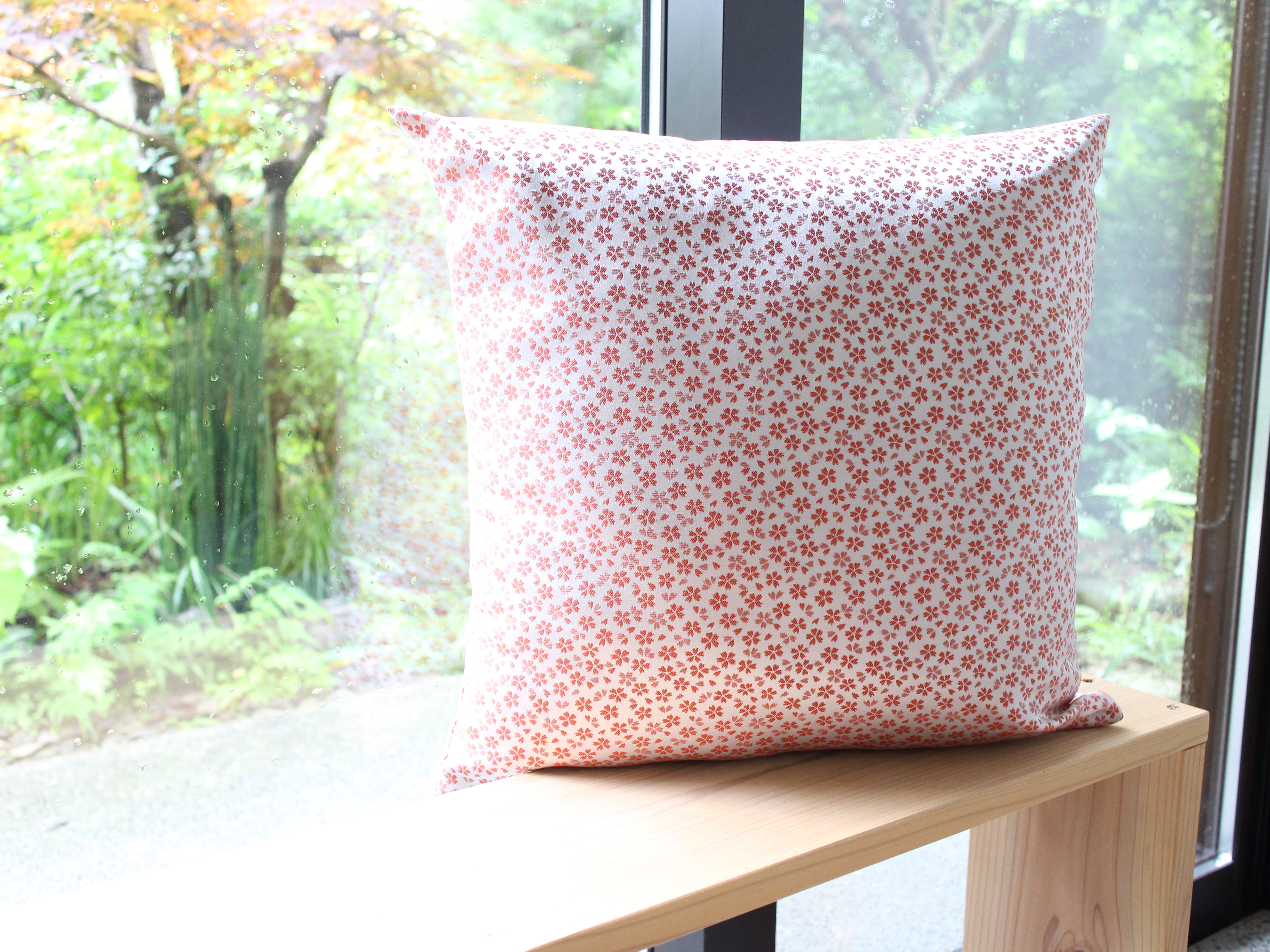 【桜坂美野様オーダー専用ページ】リネン刺繍　クッションカバー
