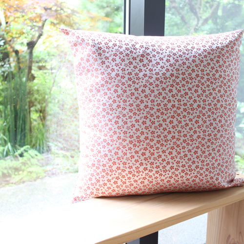 上品な和の風を演出する西陣織のクッションカバー、45センチ×45センチ